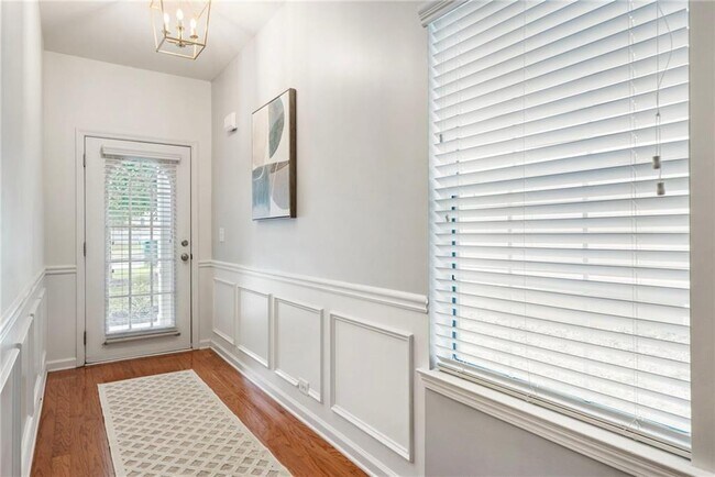 Foto del edificio - 313 Hidden Creek Ln