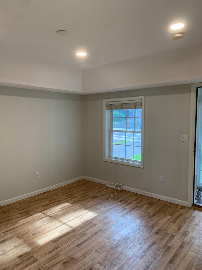 Foto del edificio - 342 Oakwood Ave