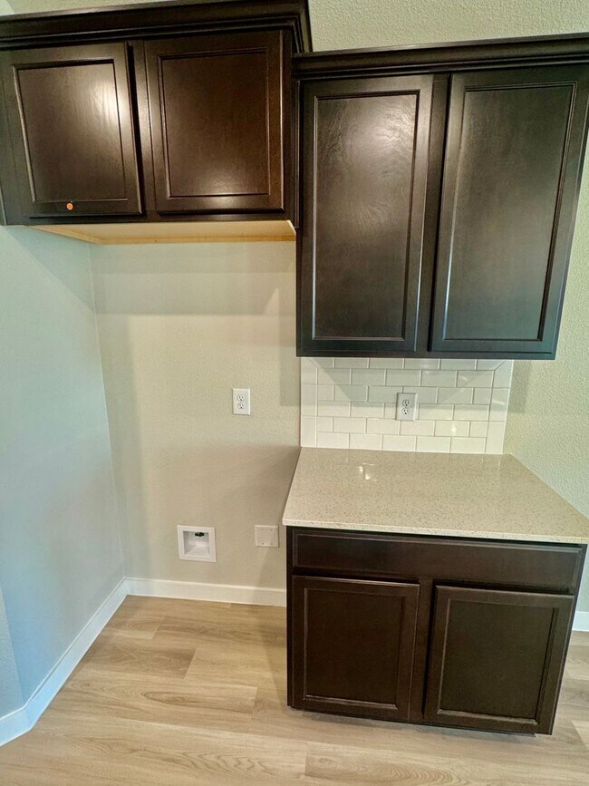 Foto del edificio - Brand-New 4-Bedroom, 2-Bath Home in the Desirable London Area!