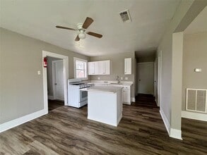 Building Photo - 9710 Casa Loma Dr