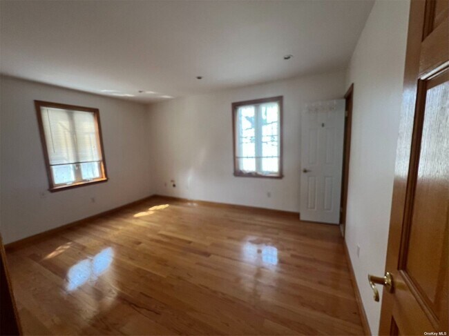 Foto del edificio - 140-24 Oak Ave