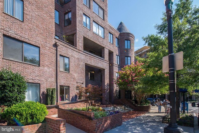 Foto del edificio - 3 Washington Cir NW