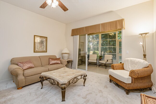 Foto del edificio - 7402 Spyglass Hill Rd
