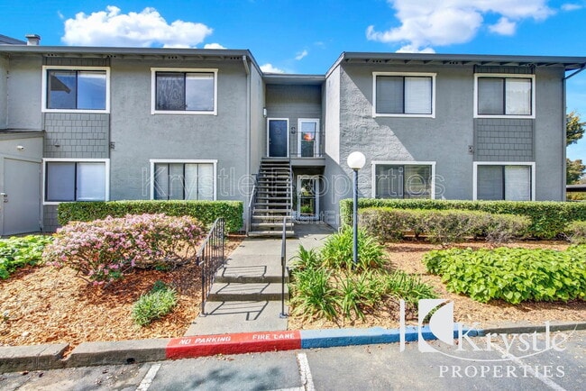 Building Photo - 900 Cambridge Dr