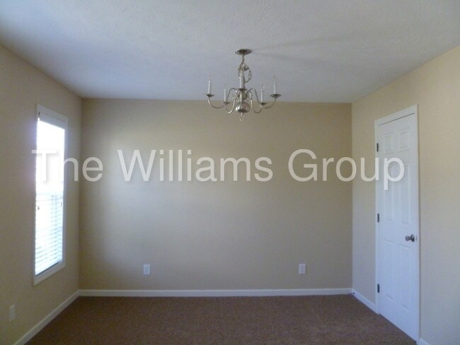 Foto del edificio - 5033 Miranda Dr