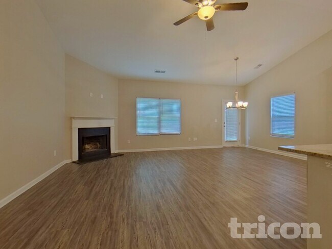 Foto del edificio - 216 Stone Creek Ct