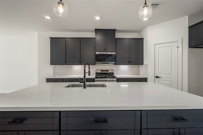 Building Photo - 6324 Del Rio St