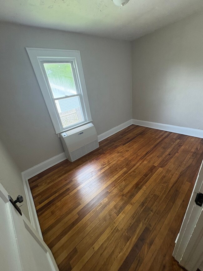 Bedroom 1 - 117 Clyde St
