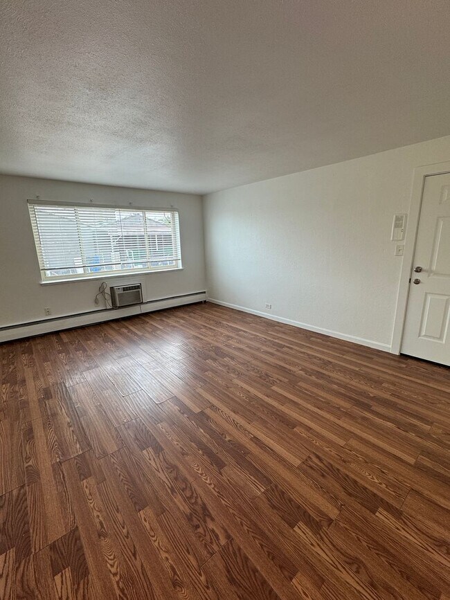 Foto del edificio - Multiple Units Available! 1 Bedroom 1 Bathroom Apartment