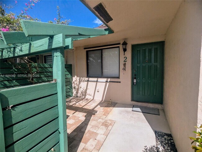 Foto del edificio - 448 Lakeview Dr