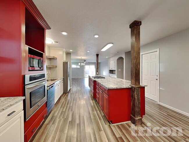 Foto del edificio - 8232 Bluffs Edge Pl NW