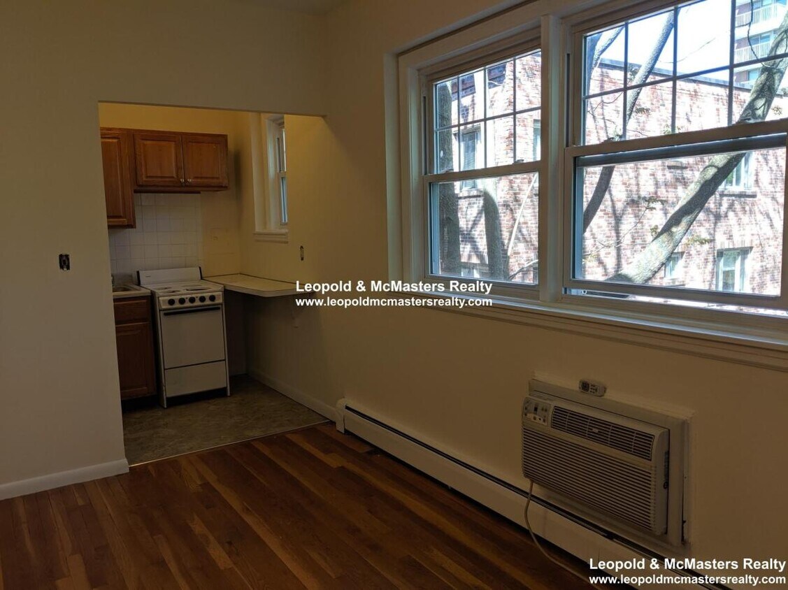 Foto principal - 2025 Commonwealth Ave
