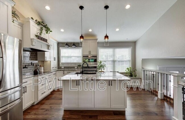 Building Photo - 16681 Martingale Dr