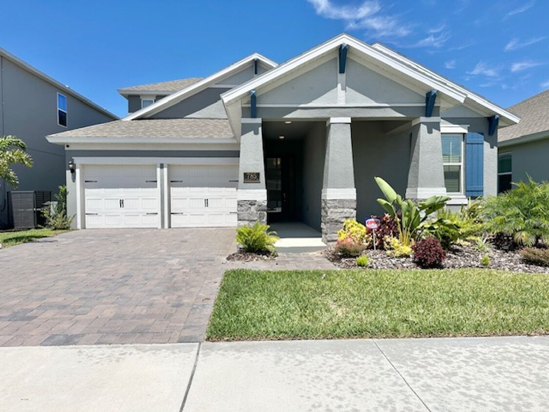 Foto principal - DeBary - 4 Bedroom, 3.5 Bathroom - $3,895.00