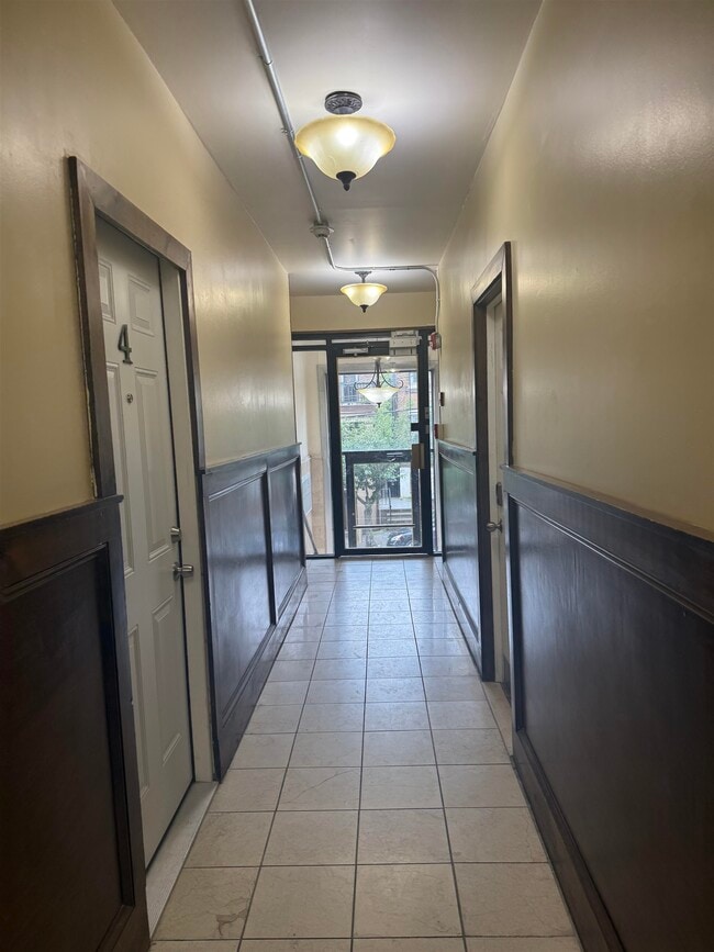 Building Photo - 14 65th St