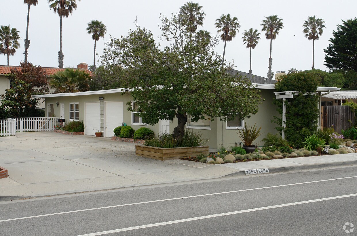 Foto del edificio - 2693-2695 Pierpont Blvd