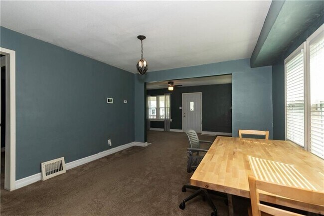 Building Photo - 3205 Rowland Ave