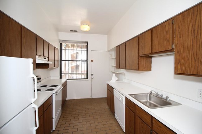 Building Photo - 3450 N Elaine Pl