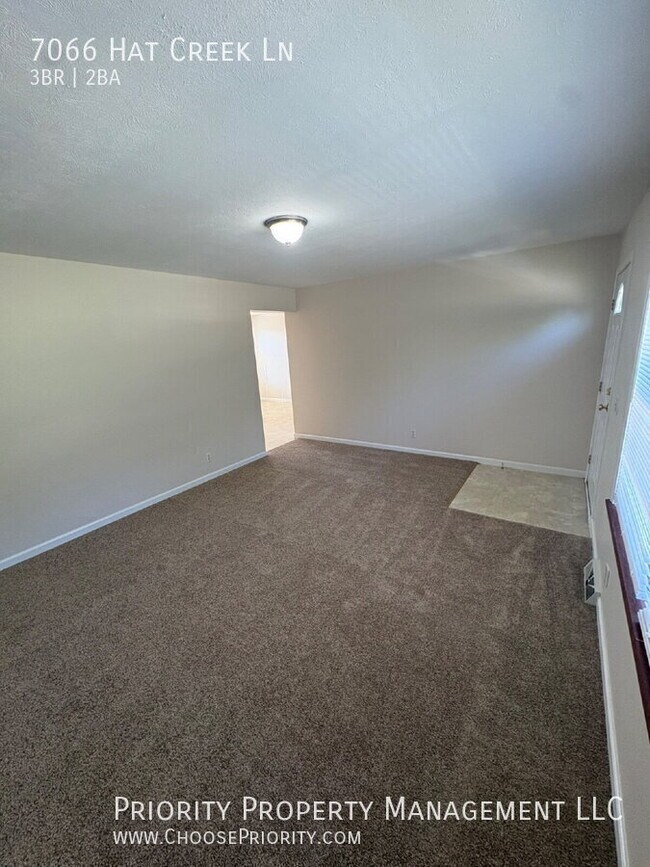 Foto del edificio - 7066 Hat Creek Ln