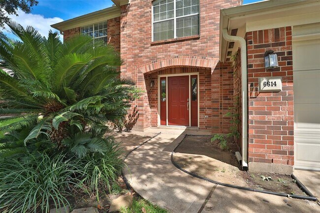 Building Photo - 6614 High Knoll Dr