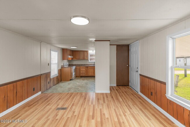 Building Photo - 119 Starwood Cir