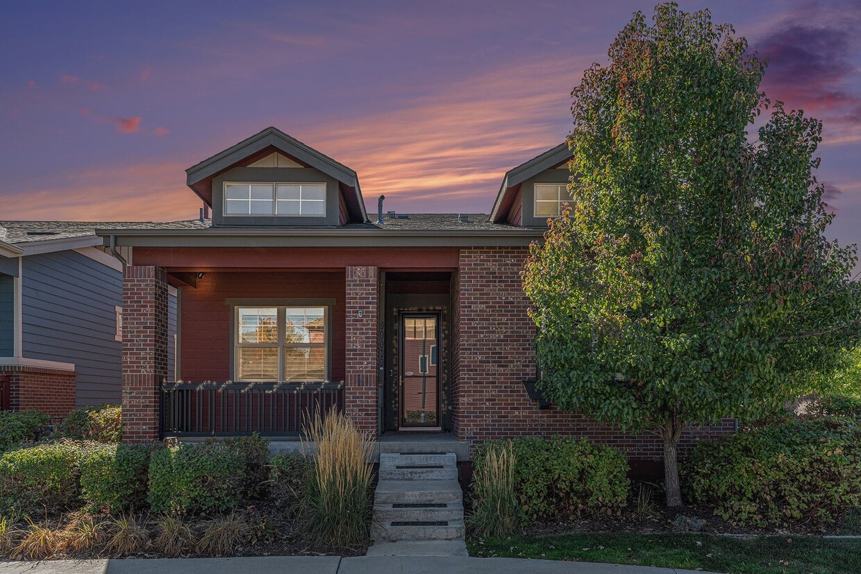 Foto principal - 3 bed/3 bath Amazing House close to Stanle...