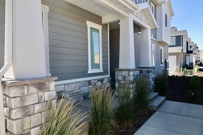 Building Photo - 15104 S Wild Horse Wy