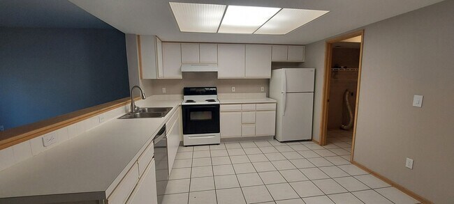 Building Photo - 2414/2416 Claudia Court