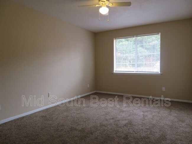Building Photo - 3193 Ashwood St