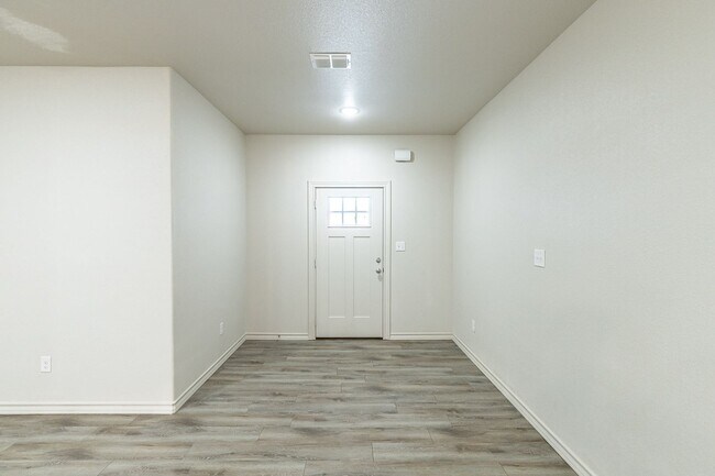 Foto del edificio - PRE-LEASING FOR SUMMER! - 2 Bedroom 2 Bath...