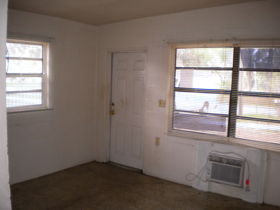Building Photo - 2035 W South St
