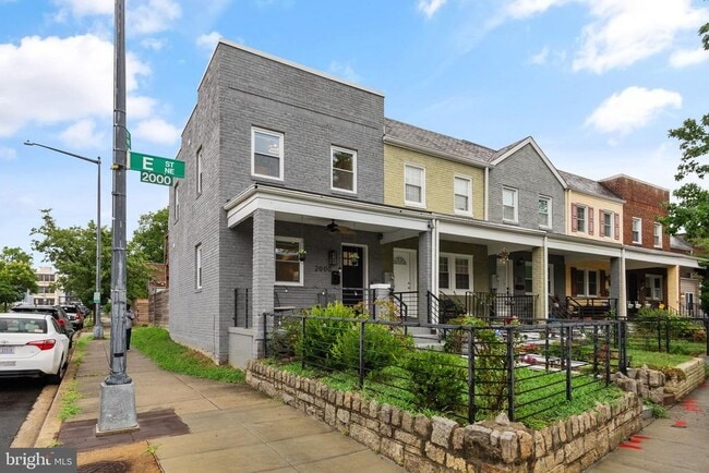 Building Photo - 2000 E St