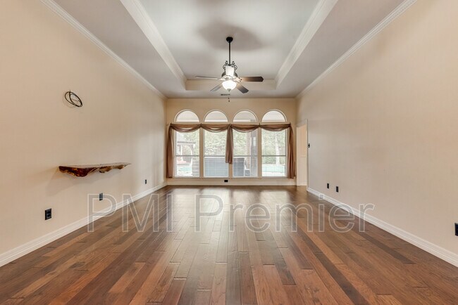 Foto del edificio - 8328 Thornhill Dr