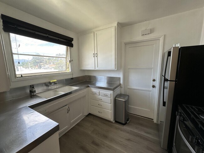 Foto del edificio - 2475 Silver Lake Blvd