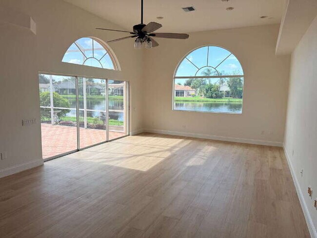 Building Photo - Lakefront 3 bedroom in gated Hidden Lakes Club