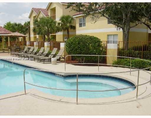 Foto del edificio - 7650 Westwood Dr
