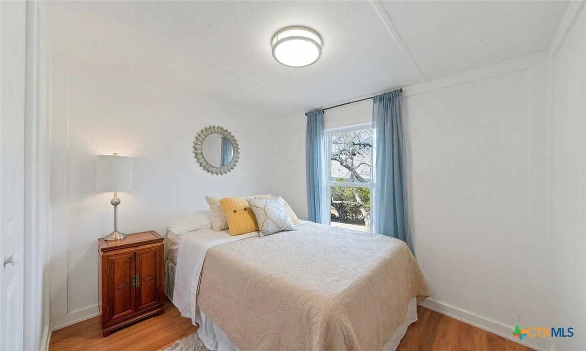 Foto principal - 1219 Songbird Dr