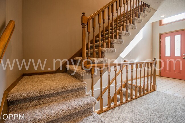 Foto del edificio - 4 br, 3.5 bath House - 12842 Burt Ct