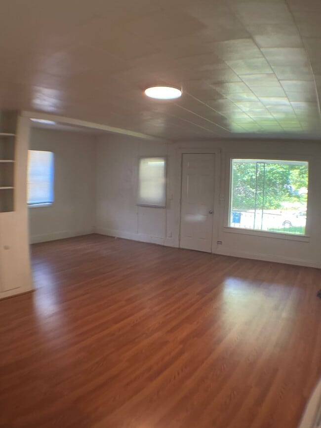 Building Photo - $550 - 1 Bed/ 1 Bath House in Independence