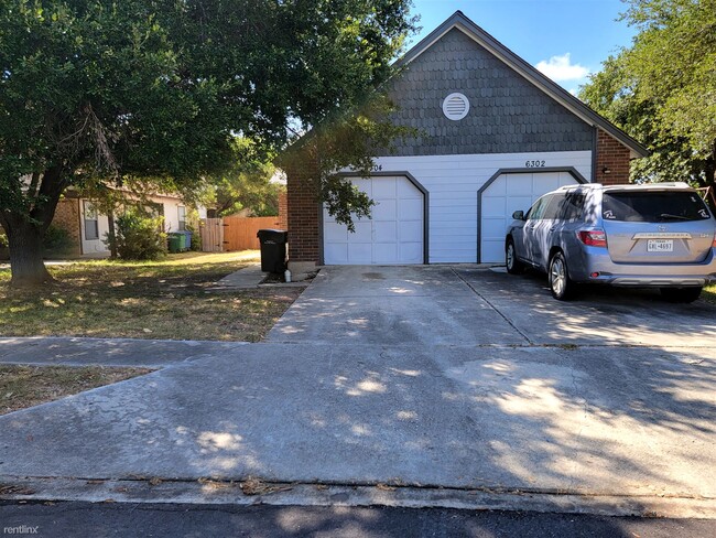 Building Photo - 2 br, 2 bath Duplex - 6304 Waddesdon Wood St