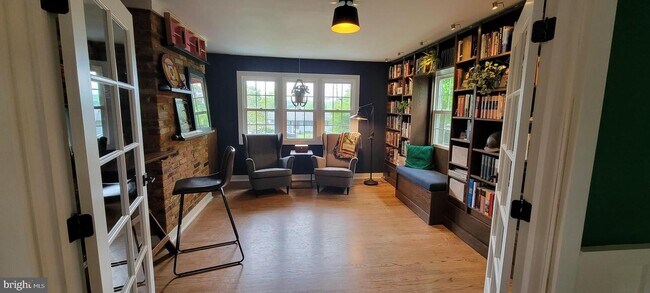 Foto del edificio - 4710 Dolphin Ln