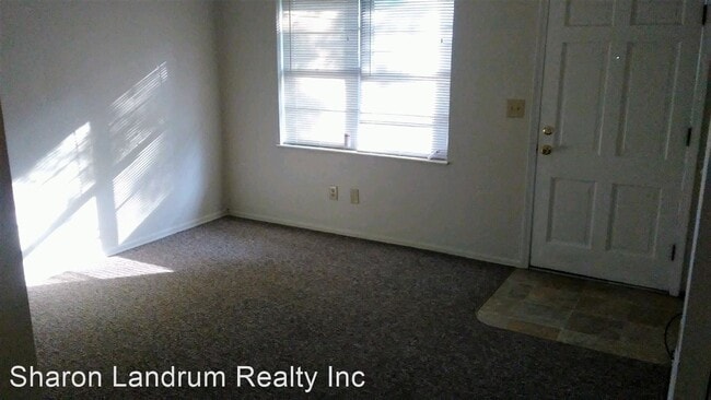 Building Photo - 3 br, 1 bath House - 5402 Logwood Ave