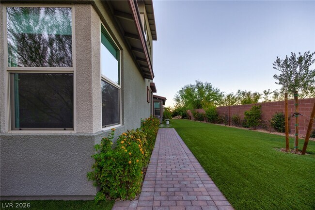Foto del edificio - 9696 Starlight Ridge Ave