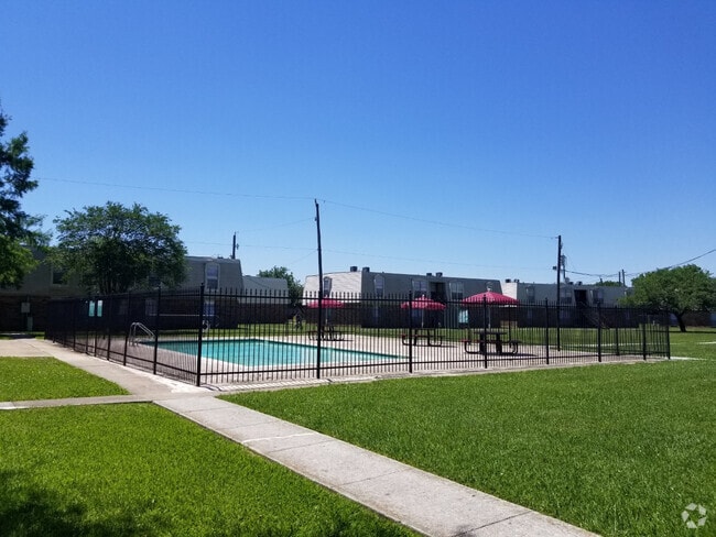 Building Photo - Village at Baytown