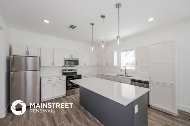 Building Photo - 1605 Daniel St