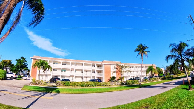 Building Photo - 236 Castlewood Dr