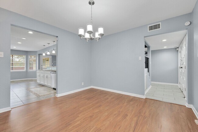 Foto del edificio - Two Story Rental in Castle Hills