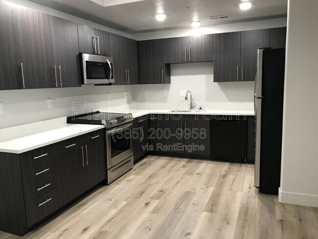 Foto del edificio - 2874 Kiesel Ave