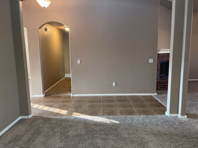 Foto del edificio - Welcome to this stunning 3-bedroom, 2-bathroom home located in the desirable Broken Arrow, OK.