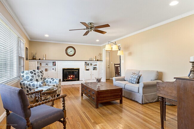 Foto del edificio - 4 Knollwood Dr